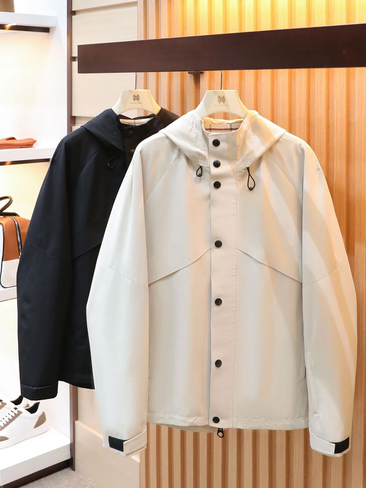 Итальянское роскошное мужское деловое повседневное тройное пальто с защитой от футболки, осень 2023, новинка Sle Doctor.Huang, длинное длинное пальто из полиэстера...
Итальянское роскошное мужское деловое повседневное тройное пальто с защитой от футболки, осень 2023, новинка Sle Doctor.Huang, длинное длинное пальто из полиэстера...