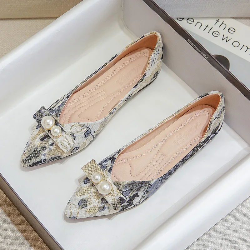 Plus Size 33-43 Women Girls Flats Pumps Office Lady Slip on Female Boat Shoes National Style Low Heel Pearls Bowknot Pointed Toe
Plus Size 33-43 Women Girls Flats Pumps Office Lady Slip on Female Boat Shoes National Style Low Heel Pearls Bowknot Pointed Toe