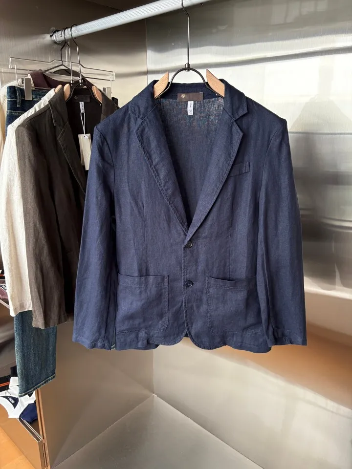 Мужской костюм Loro из высококачественного льна с отложным воротником, двумя пуговицами, наклонными лацканами, однобортный, гладкая текстура и эластичность
Мужской костюм Loro из высококачественного льна с отложным воротником, двумя пуговицами, наклонными лацканами, однобортный, гладкая текстура и эластичность