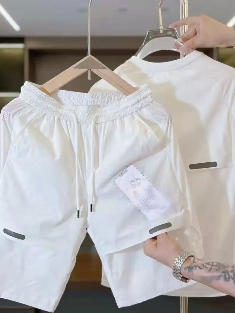 Summer Men's Ice Silk Breathable Me Casual Sports Set Faionable ort Sve orts Two Piece Trendy Youth T-irt orts
Summer Men's Ice Silk Breathable Me Casual Sports Set Faionable ort Sve orts Two Piece Trendy Youth T-irt orts