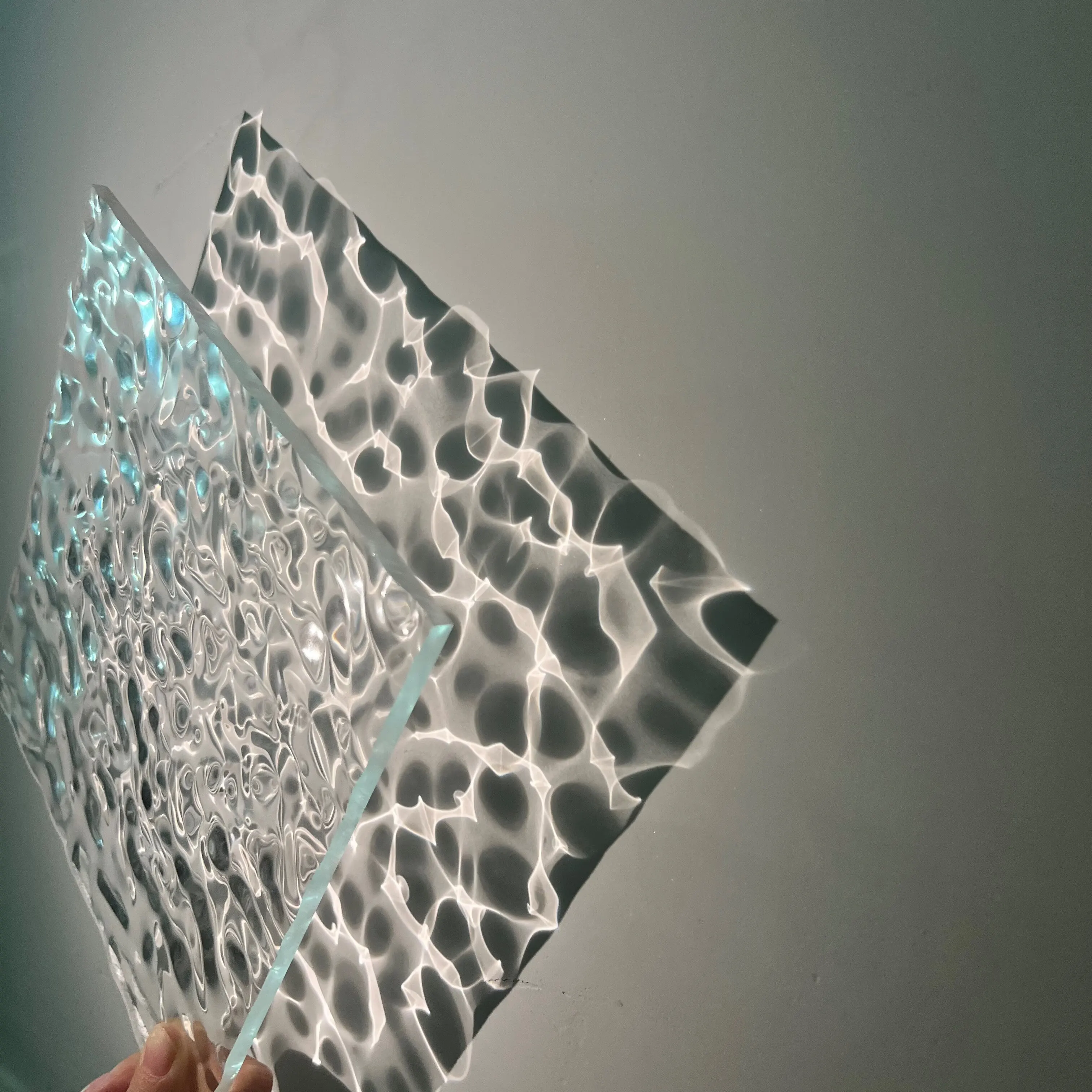 Transparent water corrugated acrylic plate plexiglass indoor shooting wave reflection home decoration crafts customization
Transparent water corrugated acrylic plate plexiglass indoor shooting wave reflection home decoration crafts customization