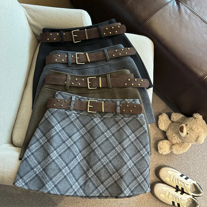 Шерстяная юбка в клетку в стиле ретро для женщин осенью и зимой. Новинка 2023 года. Утягивающая универсальная короткая юбка А-силуэта с высокой талией.
Шерстяная юбка в клетку в стиле ретро для женщин осенью и зимой. Новинка 2023 года. Утягивающая универсальная короткая юбка А-силуэта с высокой талией.