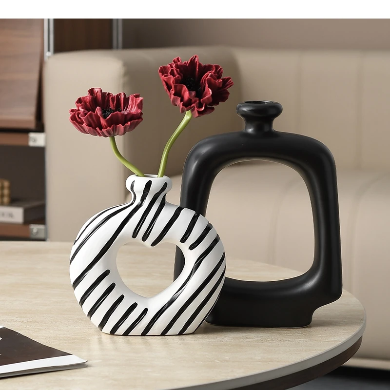 Black and White Stripes Ceramic Vase Artificial Flowers Decorative Flower Arrangement Table Decoration Creative Floral Vases
Black and White Stripes Ceramic Vase Artificial Flowers Decorative Flower Arrangement Table Decoration Creative Floral Vases