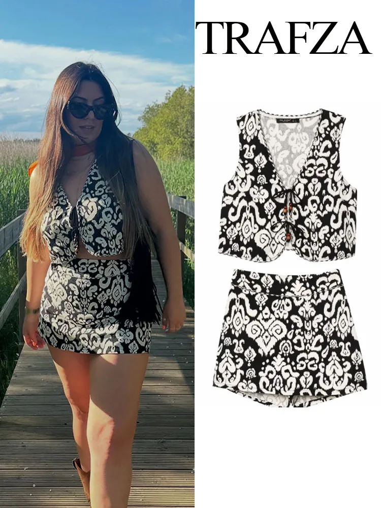 TRAFZA Summer Women Popular Sleeveless V-Neck Waistcoat Top+Side Zipper Temperament Fashion Mini Culottes Printed 2-Piece Set 
TRAFZA Summer Women Popular Sleeveless V-Neck Waistcoat Top+Side Zipper Temperament Fashion Mini Culottes Printed 2-Piece Set