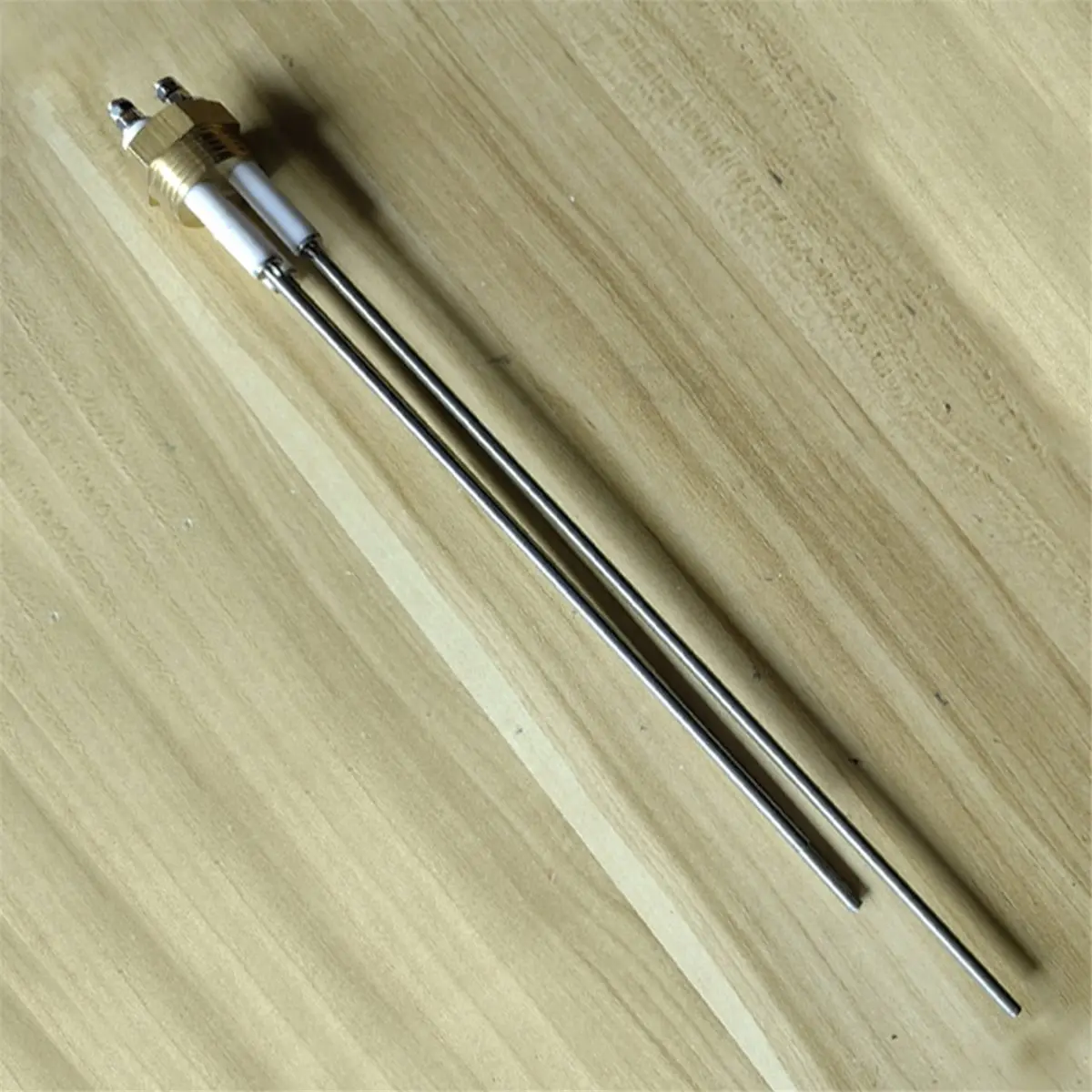 【AT48】 НОВЫЙ Трехполюсный высокотемпературный датчик уровня воды 1,3 дюйма, металлический электрод для определения уровня жидкости, для паровых котлов
【AT48】 НОВЫЙ Трехполюсный высокотемпературный датчик уровня воды 1,3 дюйма, металлический электрод для определения уровня жидкости, для паровых котлов