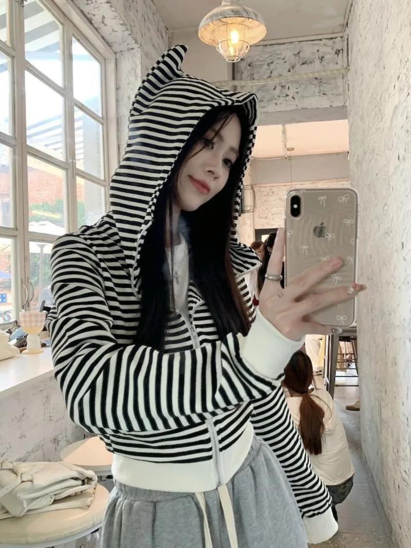 Demon Stripes Loose Short Coat For Women Spring Autumn Korean Sle Zipper Hoodie Cardigan Design Sense Top Jersey Casual Top MQ73
Demon Stripes Loose Short Coat For Women Spring Autumn Korean Sle Zipper Hoodie Cardigan Design Sense Top Jersey Casual Top MQ73