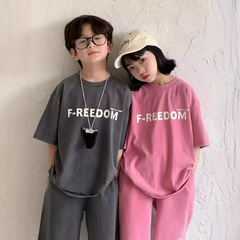2024 Summer Sibling letters clothes sets Boys Girls loose half sleeve T shirts And knee-length pants 2pcs suit Children outfit
2024 Summer Sibling letters clothes sets Boys Girls loose half sleeve T shirts And knee-length pants 2pcs suit Children outfit