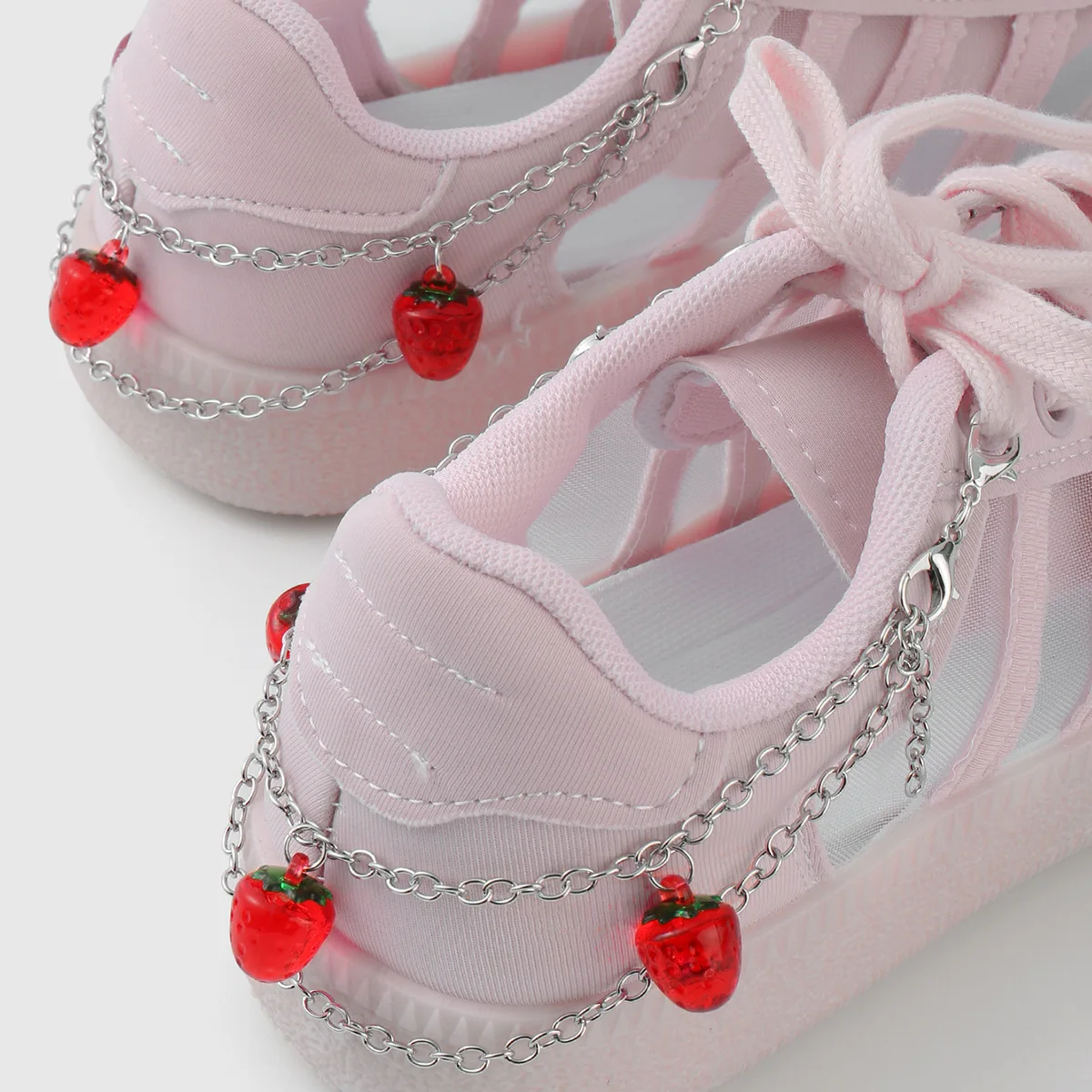 New INS Simple Sweet Silver Chain Strawberry Pendant Shoe Charms Adjustable DIY Shoe Decor for Sneakers Boots High Heels
New INS Simple Sweet Silver Chain Strawberry Pendant Shoe Charms Adjustable DIY Shoe Decor for Sneakers Boots High Heels