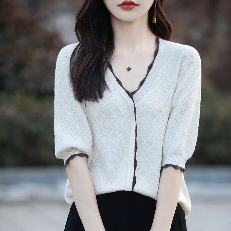 Women's V-Neck Knit Top Contrast Trim Half Sleeve Sweater
Women's V-Neck Knit Top Contrast Trim Half Sleeve Sweater