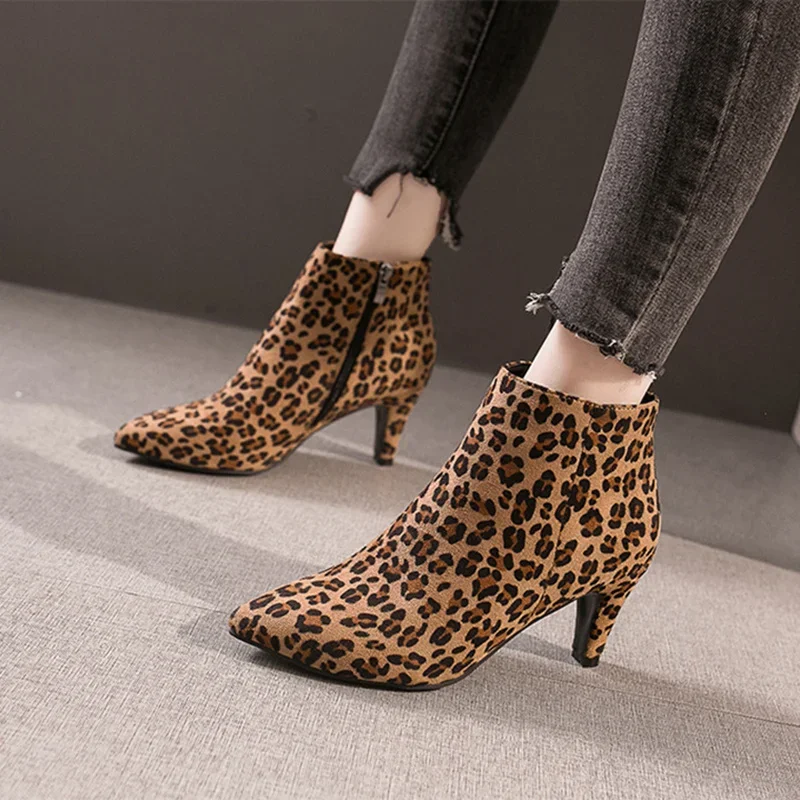 2026 New Luxury Leopard Women Boots Leather Winter Casual Shoes Hoof Heels Zip Pointed Toe Ankle Boots Big Size 43
2026 New Luxury Leopard Women Boots Leather Winter Casual Shoes Hoof Heels Zip Pointed Toe Ankle Boots Big Size 43