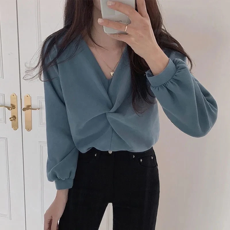 Slimming V-Neck Long Sleeve Pure Color Women's Shirt Korean Style Design Sense Small Audience Autumn 2023 Fashion Trend
Slimming V-Neck Long Sleeve Pure Color Women's Shirt Korean Style Design Sense Small Audience Autumn 2023 Fashion Trend
