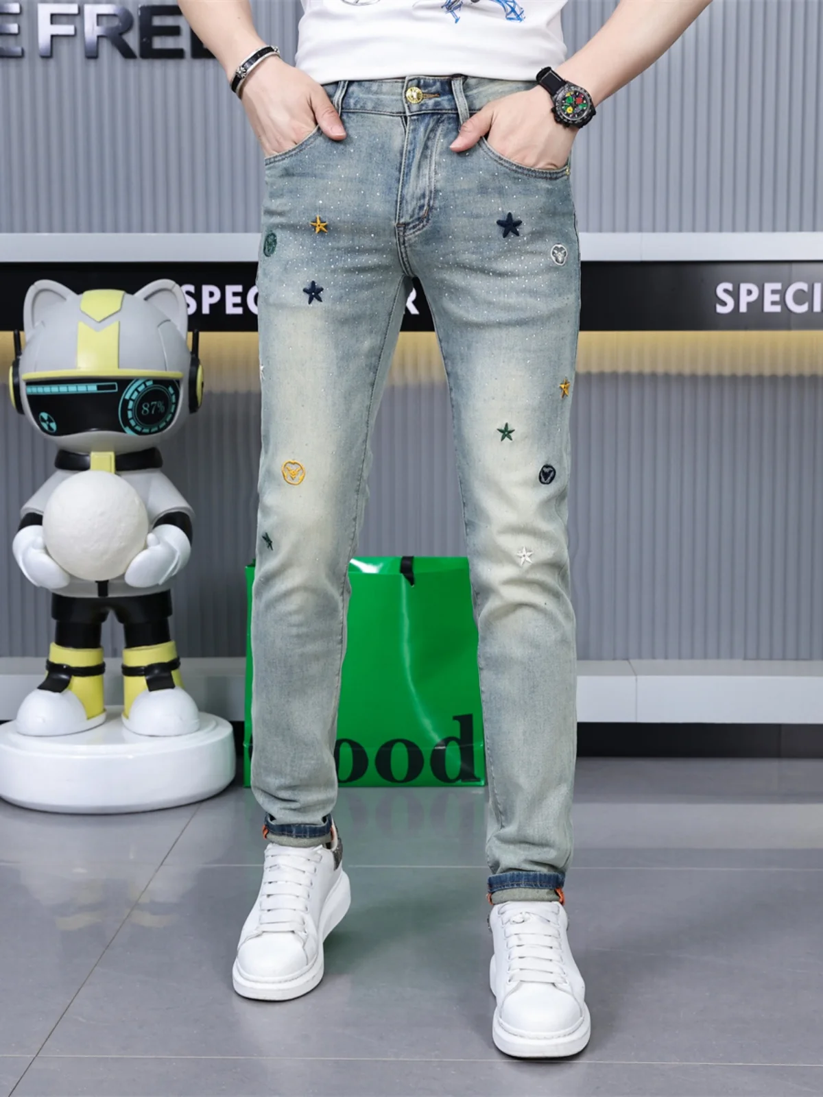 Spring Summer New Sle Men's Slim Straight Jeans Embroidered Waed Casual Versatile Long Trousers Faionable Cotton Stretc...
Spring Summer New Sle Men's Slim Straight Jeans Embroidered Waed Casual Versatile Long Trousers Faionable Cotton Stretc...