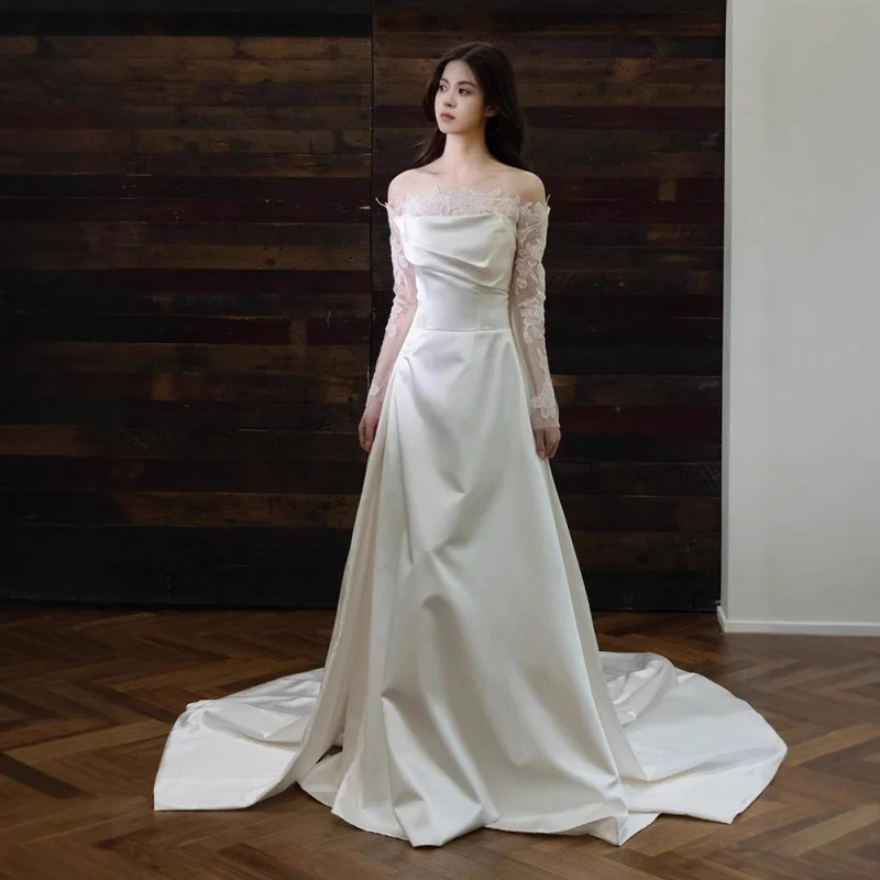 French Off-Shoulder Lace Long Sleeve Light Wedding Dress High-End Satin Small Train Reception Gown Bridal Exit Veil
French Off-Shoulder Lace Long Sleeve Light Wedding Dress High-End Satin Small Train Reception Gown Bridal Exit Veil