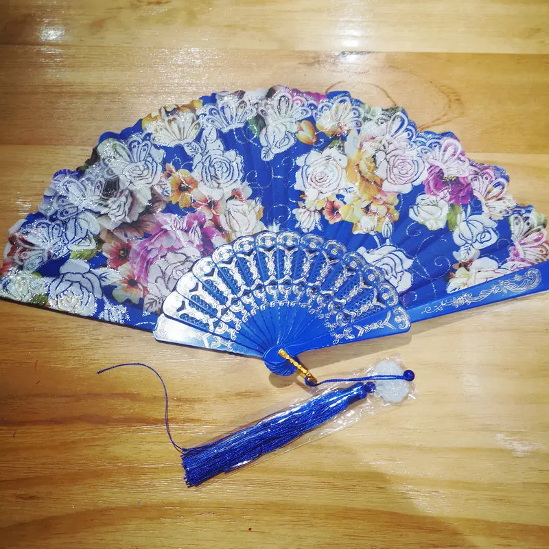 Royal Blue Folding Fan With Tassels Gold Stamp Rose Pattern Dancing Hand Fans Oriental Aesthetics Accessories
Royal Blue Folding Fan With Tassels Gold Stamp Rose Pattern Dancing Hand Fans Oriental Aesthetics Accessories