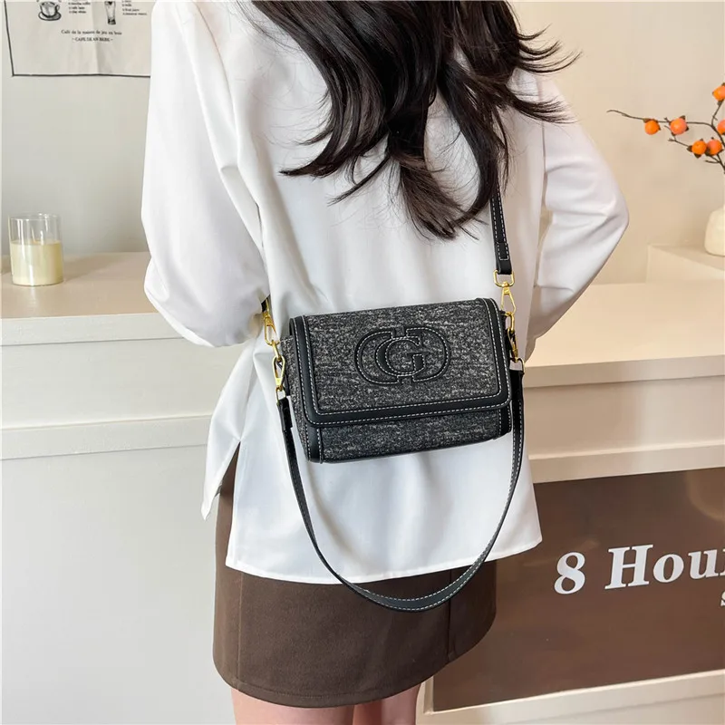 Fashionable Women's Shoulder Bag Leather, Crossbody Messenger Handbag Tote, Luxury Brand Famous Designer, Elegant Classic
Fashionable Women's Shoulder Bag Leather, Crossbody Messenger Handbag Tote, Luxury Brand Famous Designer, Elegant Classic