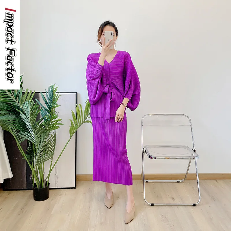 Pleated Set Women's 2024 Summer New V-Neck Bat Sleeve Top+Loose Side Split Casual Straight Half Skirt Two Piece Set
Pleated Set Women's 2024 Summer New V-Neck Bat Sleeve Top+Loose Side Split Casual Straight Half Skirt Two Piece Set