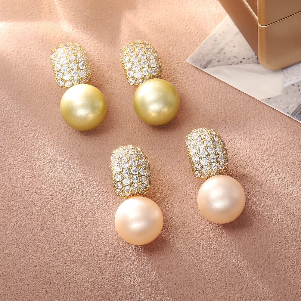 Fashionable and exquisite retro full zirconium pearl earrings light luxury simple earrings niche design earrings for women
Fashionable and exquisite retro full zirconium pearl earrings light luxury simple earrings niche design earrings for women