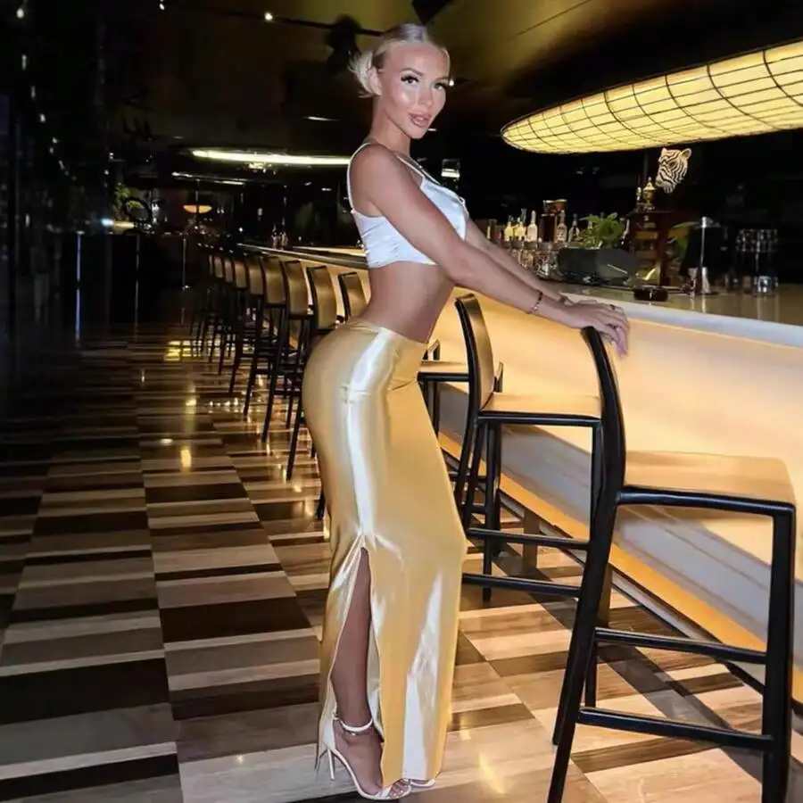 Women High Waist Satin Skirt With Slit Shiny Drapey Solid Color Bodycon Evening Party Skirt
Women High Waist Satin Skirt With Slit Shiny Drapey Solid Color Bodycon Evening Party Skirt