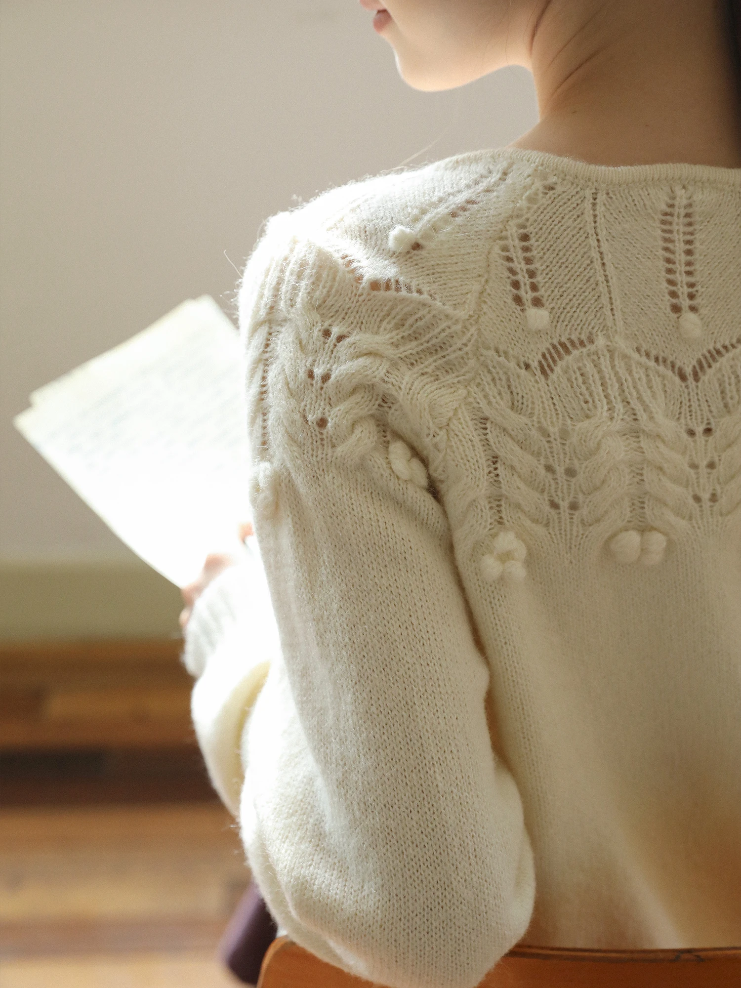 Вязаный вручную кардиган LLANO с ажурным цветочным узором, женский мягкий свитер-топ, винтажный нежный осенне-зимний модный повседневный свободный топ
Вязаный вручную кардиган LLANO с ажурным цветочным узором, женский мягкий свитер-топ, винтажный нежный осенне-зимний модный повседневный свободный топ