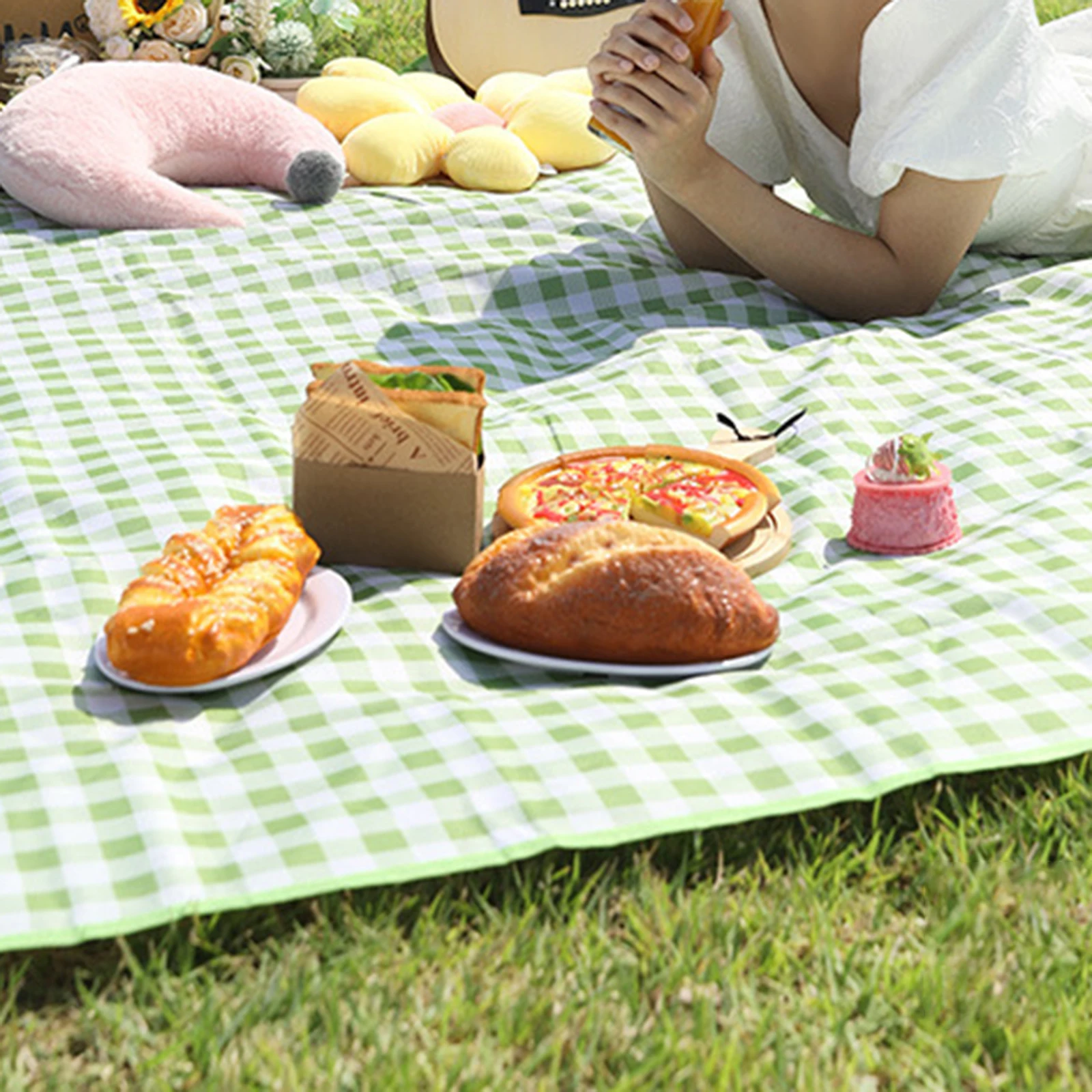 Portable Oxford Cloth Picnic Blanket Foldable Waterproof Mat With Handle Wear Resistant Washable For Beach Camping Lawn Park
Portable Oxford Cloth Picnic Blanket Foldable Waterproof Mat With Handle Wear Resistant Washable For Beach Camping Lawn Park