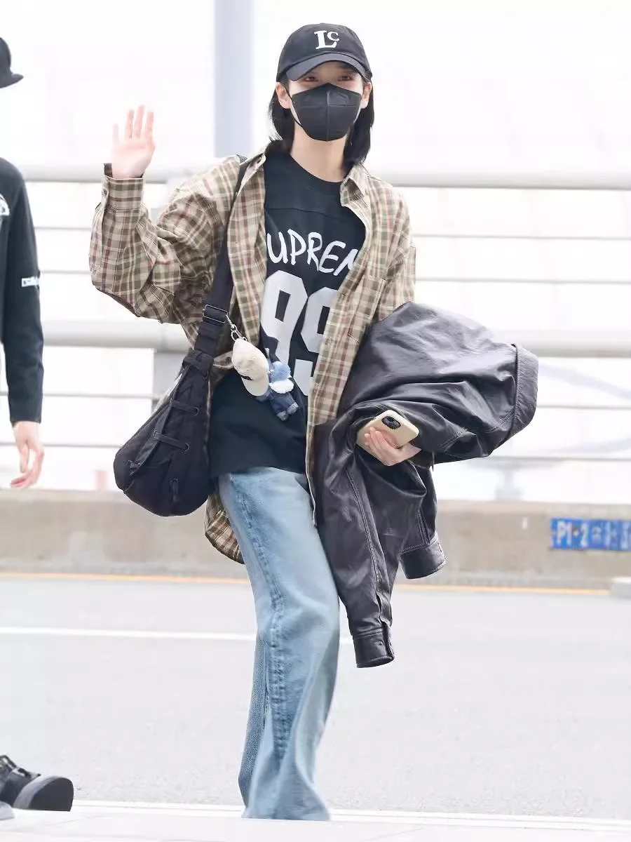 Casual Loose Patchwork Neutral Sle Boyfriend irt Korean Version IU Li Zhi En Personal Wardrobe Vintage Plaid Design
Casual Loose Patchwork Neutral Sle Boyfriend irt Korean Version IU Li Zhi En Personal Wardrobe Vintage Plaid Design