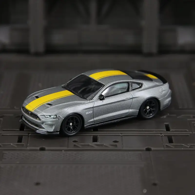 Модель автомобиля Ford Mustang 2018 GT из сплава металла, масштаб 1:64, с высокой детализацией, тонкой отделкой и отличным качеством.
Модель автомобиля Ford Mustang 2018 GT из сплава металла, масштаб 1:64, с высокой детализацией, тонкой отделкой и отличным качеством.