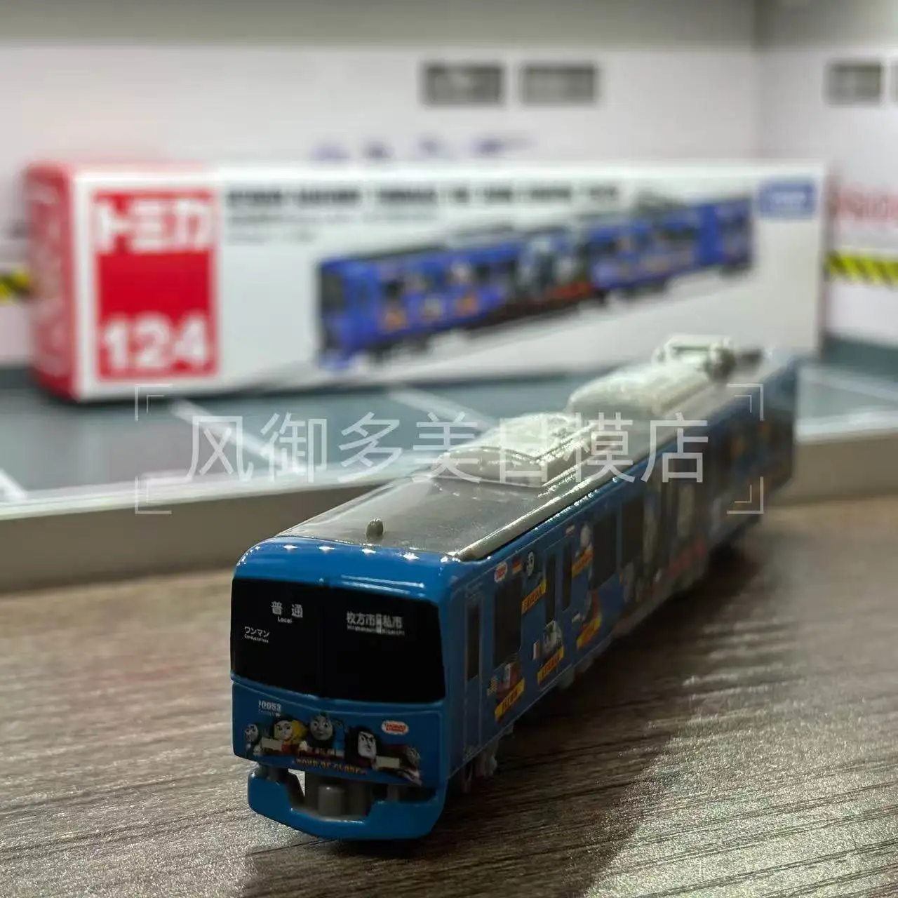 Такара Томи Томика, длинная модель, Tomica No. Металлическая модель поезда Томаса и друзья, 124 детали, 2020 год, литая под давлением
Такара Томи Томика, длинная модель, Tomica No. Металлическая модель поезда Томаса и друзья, 124 детали, 2020 год, литая под давлением