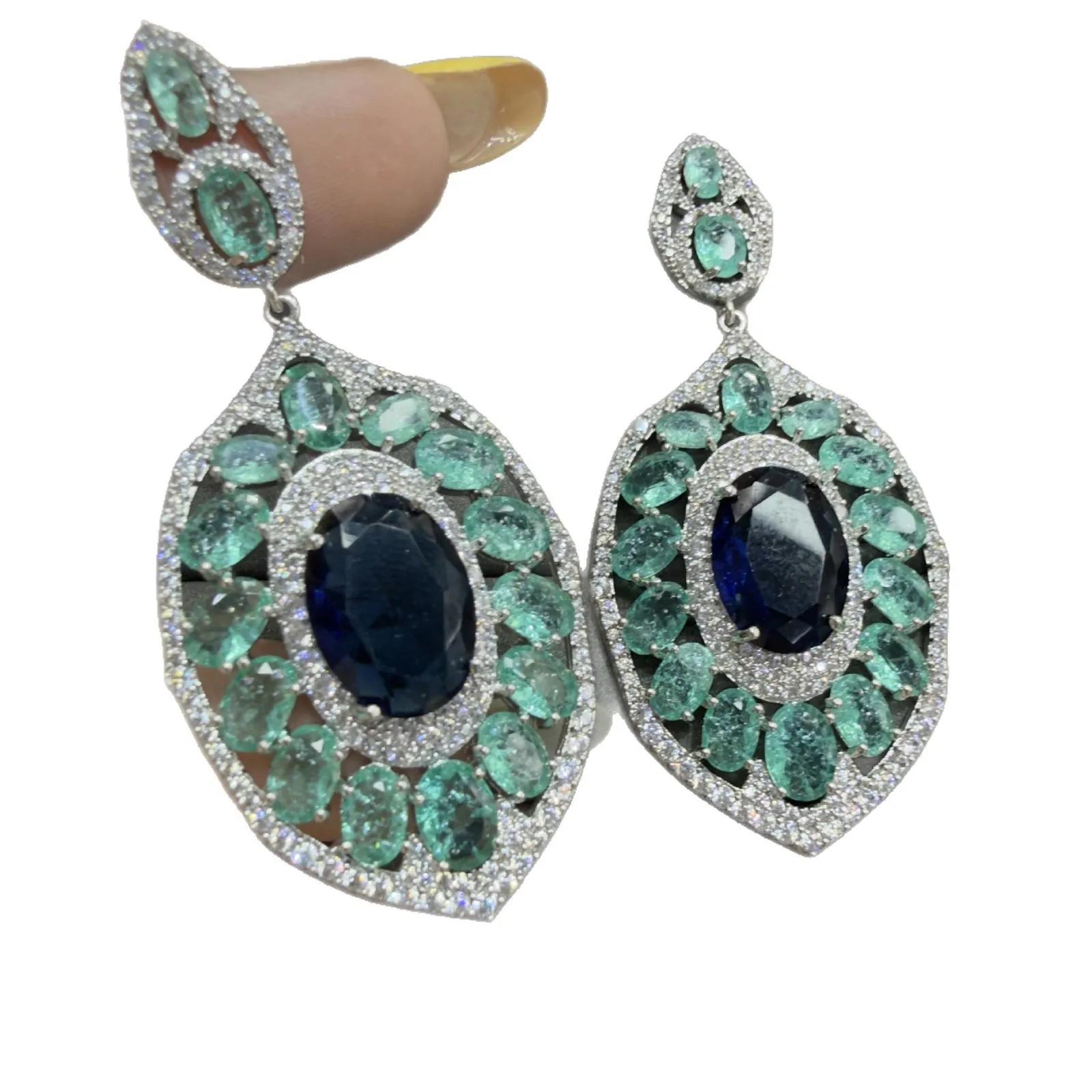 Luxury Double Craft Oval Pendant Earrings Inlaid Cubic Zirconia Light Luxury Delicate Women Wedding Jewelry Gift
Luxury Double Craft Oval Pendant Earrings Inlaid Cubic Zirconia Light Luxury Delicate Women Wedding Jewelry Gift