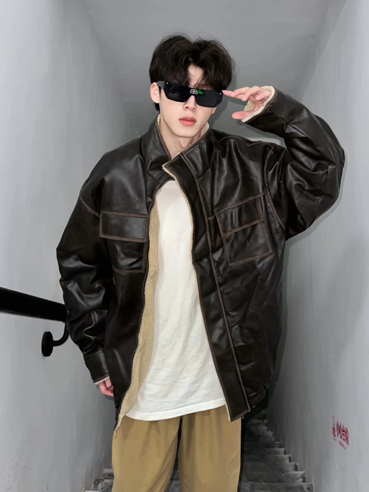 Ретро-куртка в американском стиле из овечьей шерсти для мужчин, осенне-зимняя рабочая мотоциклетная хлопковая куртка с воротником-стойкой, кожаная куртка
Ретро-куртка в американском стиле из овечьей шерсти для мужчин, осенне-зимняя рабочая мотоциклетная хлопковая куртка с воротником-стойкой, кожаная куртка