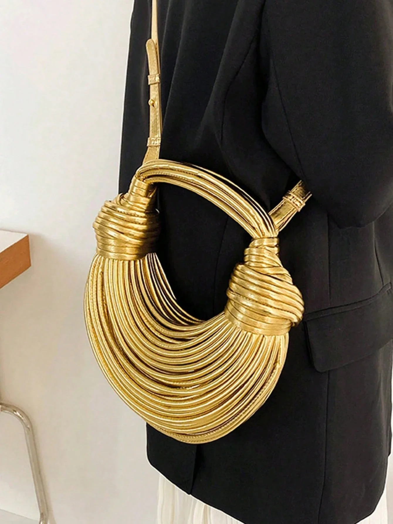 Gold Woven Top Handle Bag for Women, Round Underarm Handbag, Elegant Fashion Party Evening Clutch Purse
Gold Woven Top Handle Bag for Women, Round Underarm Handbag, Elegant Fashion Party Evening Clutch Purse