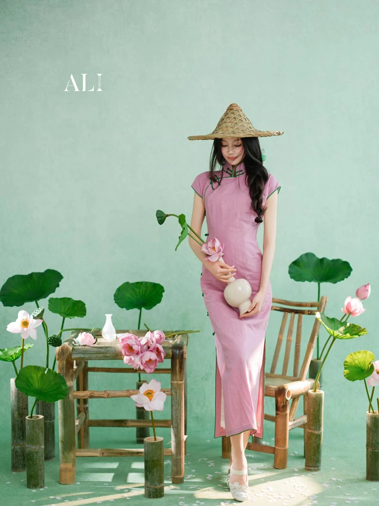 New 2026 Studio Photography Summer Girl Chinese Retro Lotus Art Photo Atmosphere Sensation Studio Portrait
New 2026 Studio Photography Summer Girl Chinese Retro Lotus Art Photo Atmosphere Sensation Studio Portrait