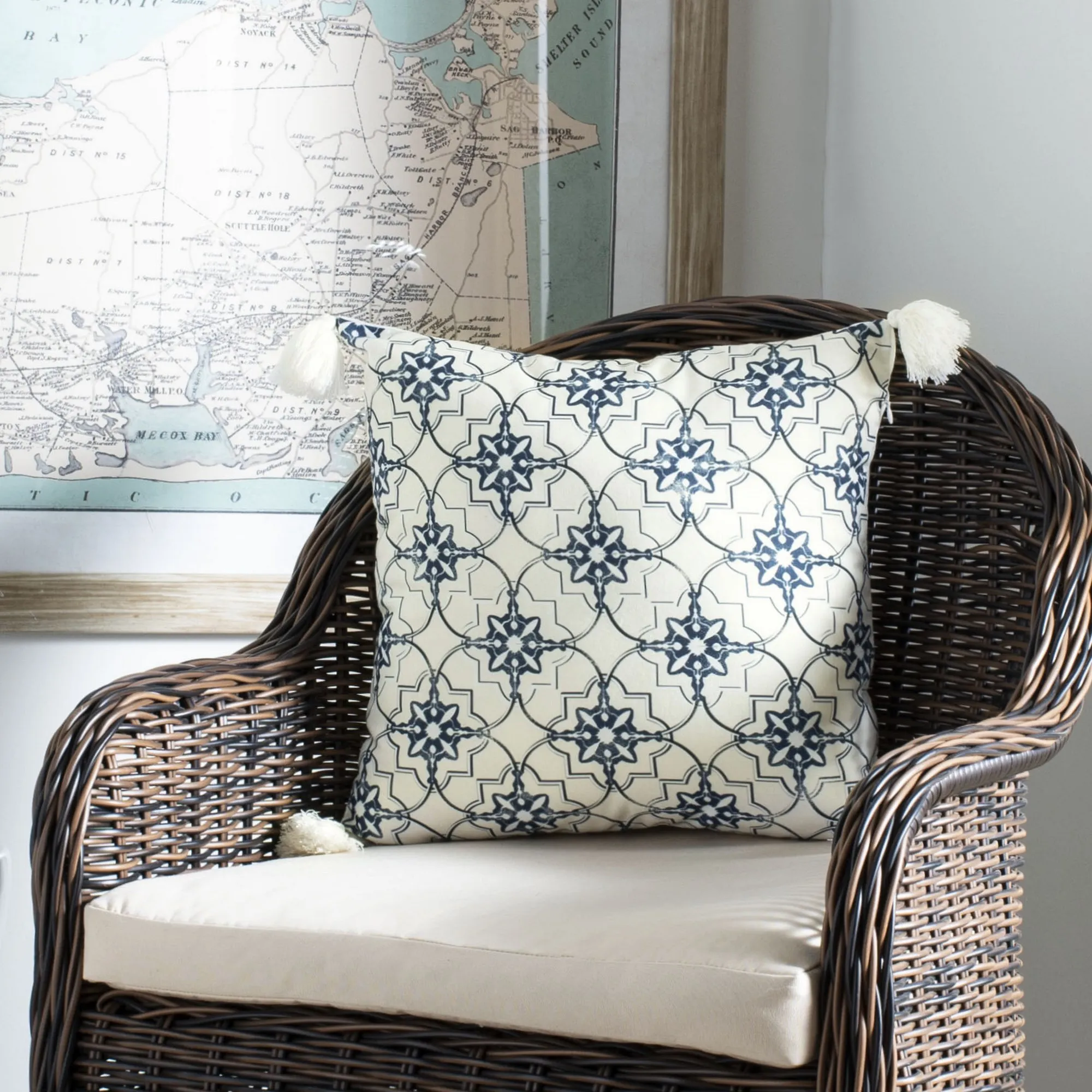 Geometric plush pillow 16x16 inches with fringe detail in white and blue
Geometric plush pillow 16x16 inches with fringe detail in white and blue