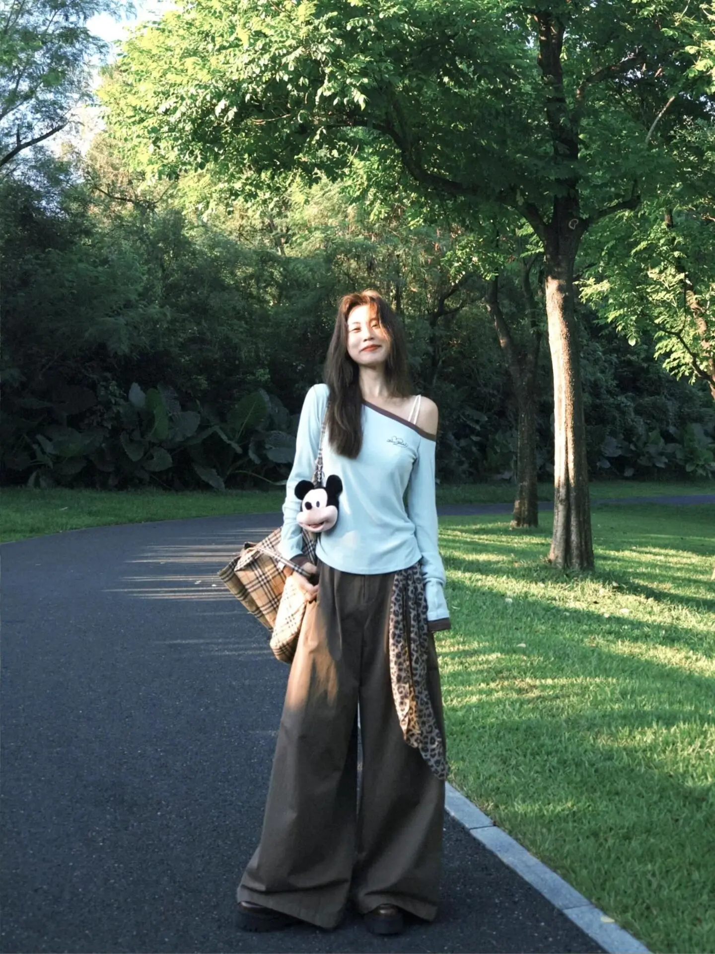 Slim Fit Long Sleeve T-Shirt Women's Style Early Autumn Korean Green Shoulder Casual Top Straight Leg Wide Pants Two Piece Set
Slim Fit Long Sleeve T-Shirt Women's Style Early Autumn Korean Green Shoulder Casual Top Straight Leg Wide Pants Two Piece Set