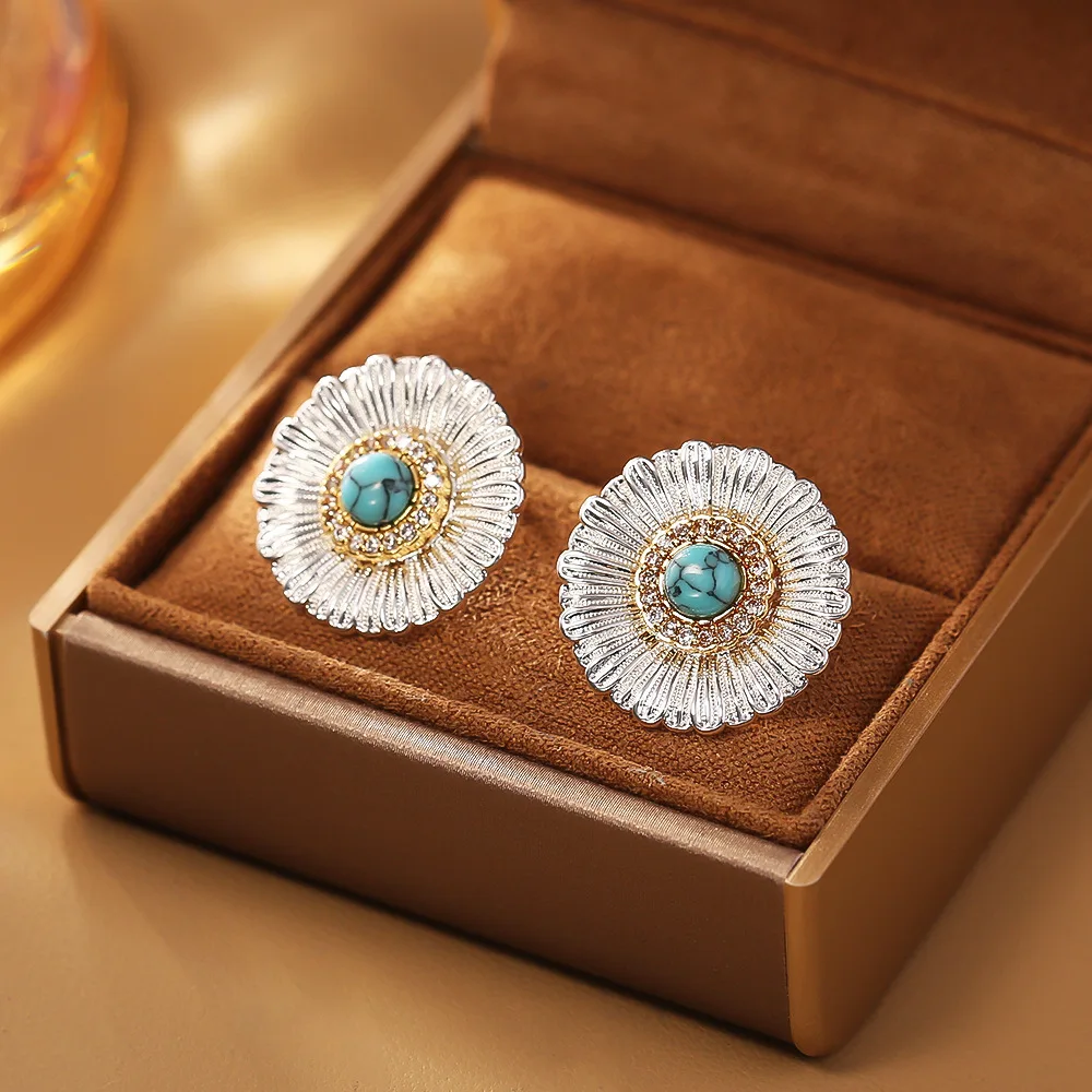 Fashionable and exquisite retro daisy flower earrings, light luxury niche design earrings, high-end and elegant earrings
Fashionable and exquisite retro daisy flower earrings, light luxury niche design earrings, high-end and elegant earrings
