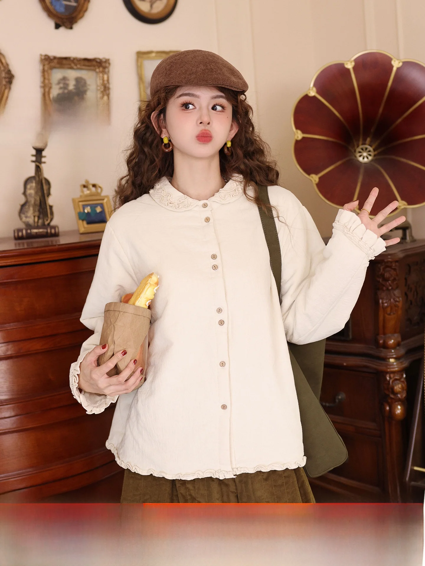 Женская хлопковая рубашка Chen Jiajie Hong Kong Sle Thi с длинными рукавами, свободного кроя, дышащая, приятная для кожи, однотонная, зимняя.
Женская хлопковая рубашка Chen Jiajie Hong Kong Sle Thi с длинными рукавами, свободного кроя, дышащая, приятная для кожи, однотонная, зимняя.