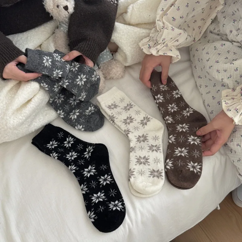 4 Pairs New Snowflake Mid-Calf Socks Girls Fall Winter Japanese Style Black Ladies Ankle Socks Woman Cozy Thermal Warm Socks Set
4 Pairs New Snowflake Mid-Calf Socks Girls Fall Winter Japanese Style Black Ladies Ankle Socks Woman Cozy Thermal Warm Socks Set