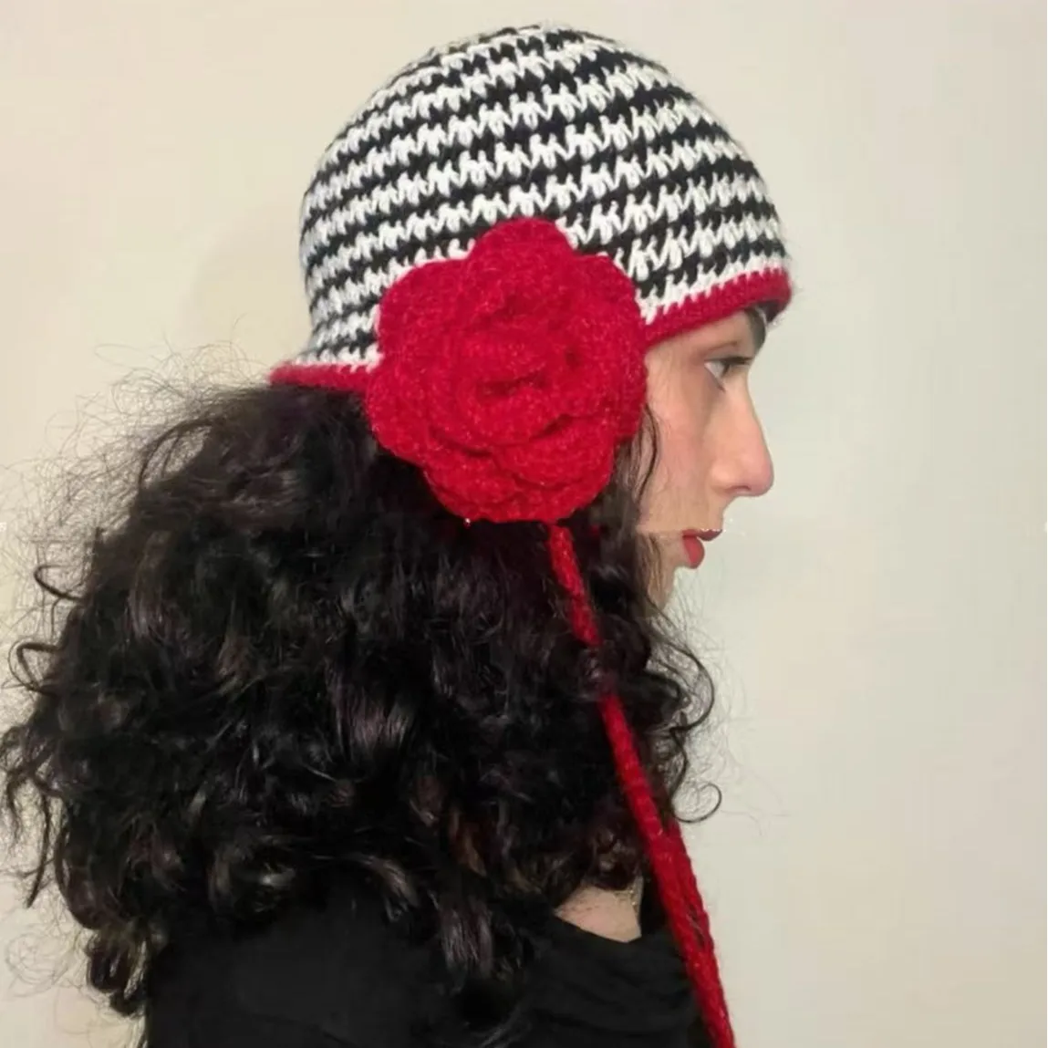 Нишевая шерстяная шапка с цветочным принтом для защиты ушей, простая полосатая теплая вязаная шапка в тон, женская ретро осенне-зимняя холодная шапка
Нишевая шерстяная шапка с цветочным принтом для защиты ушей, простая полосатая теплая вязаная шапка в тон, женская ретро осенне-зимняя холодная шапка