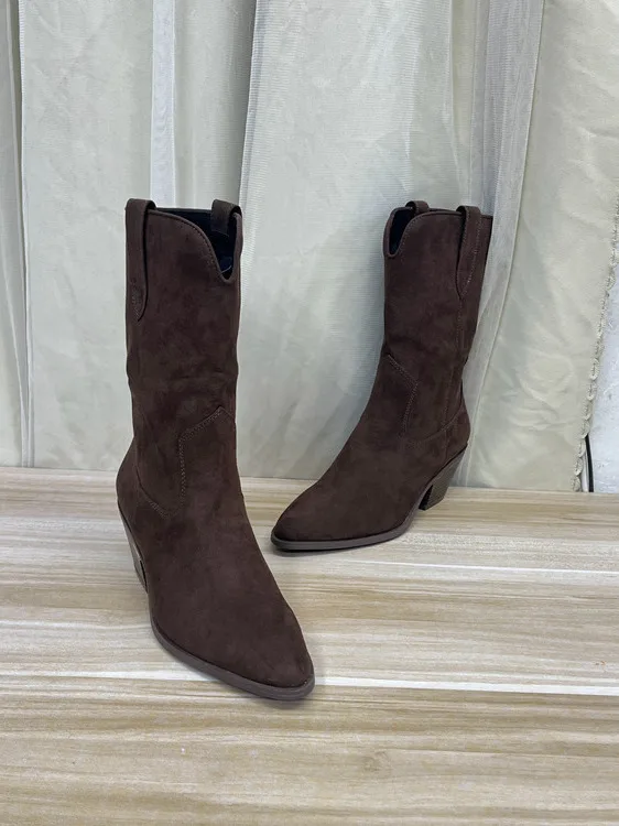 Fashionable Women's Boot New Style Velvet Surface Pointed Toe Color Thick Heel Sleeve Casual Western Cowboy Boot
Fashionable Women's Boot New Style Velvet Surface Pointed Toe Color Thick Heel Sleeve Casual Western Cowboy Boot