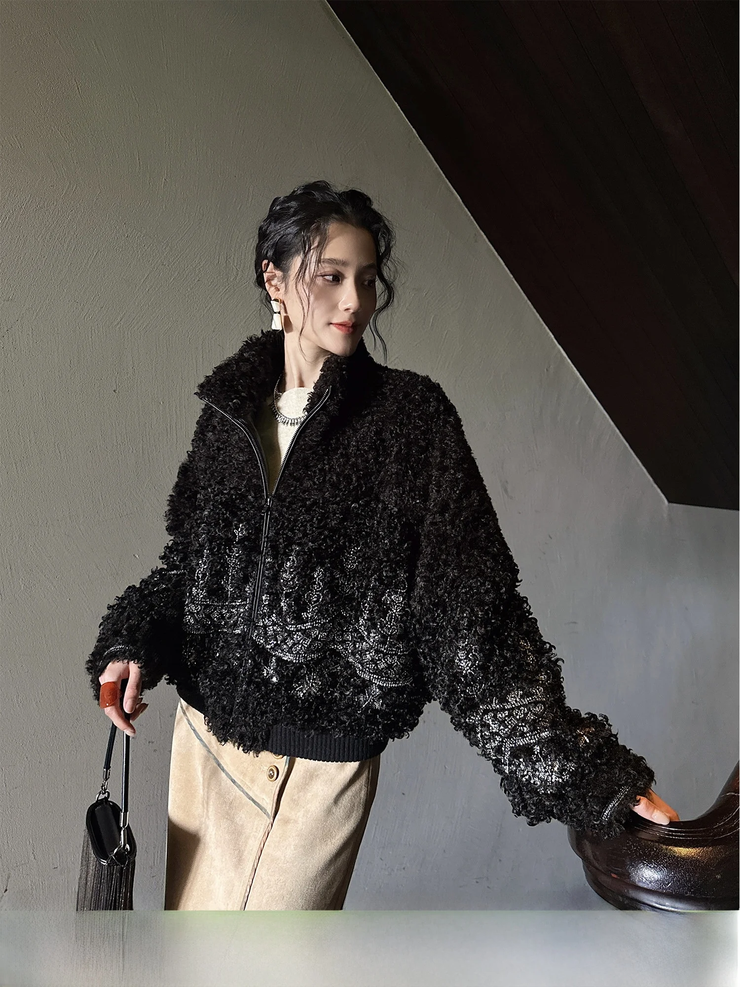 New Chinese Style Lamb Fur Jacket Women's Outerwear Winter Trendy Commute Loose Fit Long Sleeve Button up Stand Collar Coat
New Chinese Style Lamb Fur Jacket Women's Outerwear Winter Trendy Commute Loose Fit Long Sleeve Button up Stand Collar Coat
