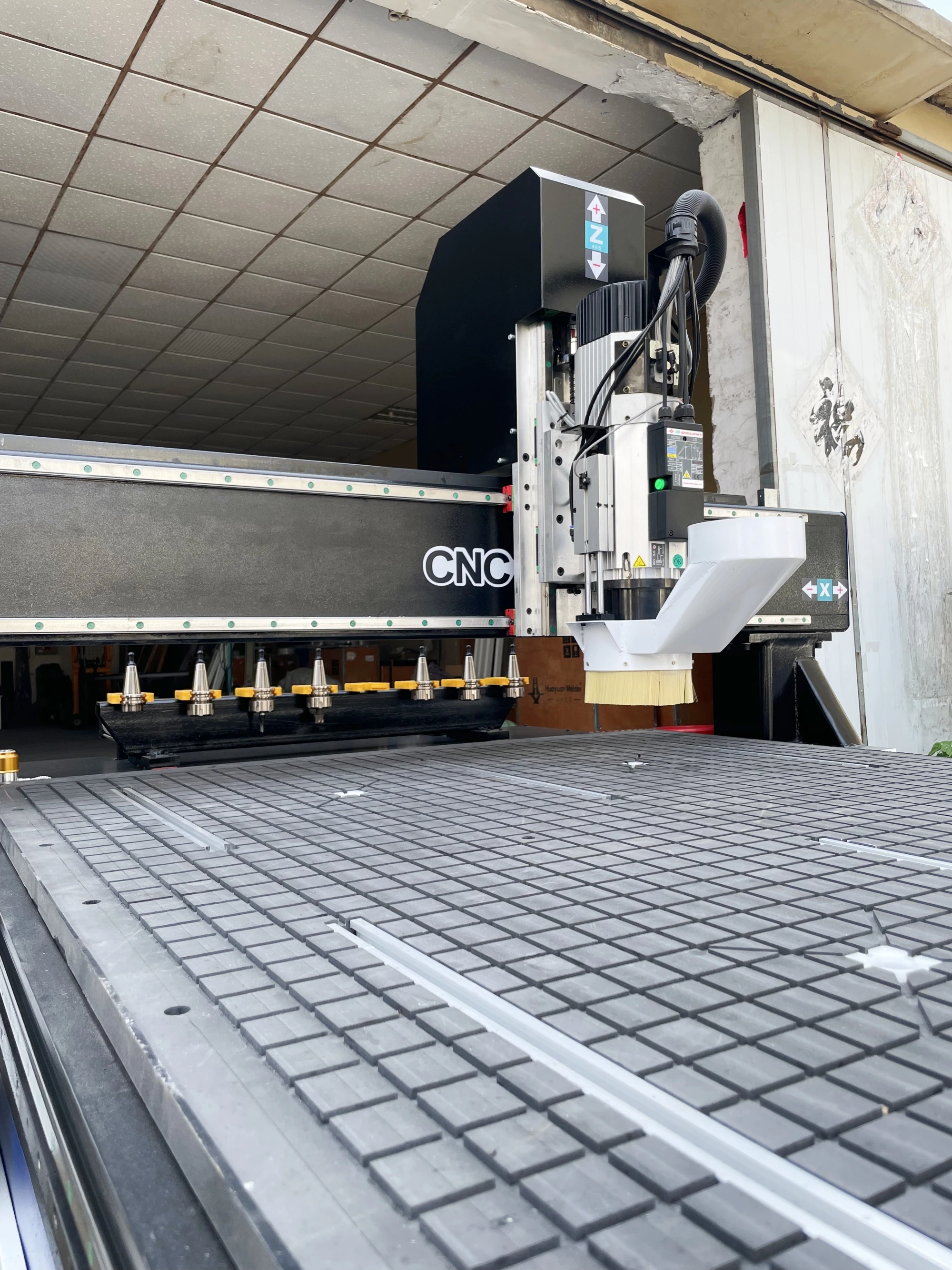China 3 Axis 4 Axis Wood Furniture CNC Router with 1300*2500mm Woodworking 3D Engraving Carving Cutting Wooden Cabinet Machine
China 3 Axis 4 Axis Wood Furniture CNC Router with 1300*2500mm Woodworking 3D Engraving Carving Cutting Wooden Cabinet Machine