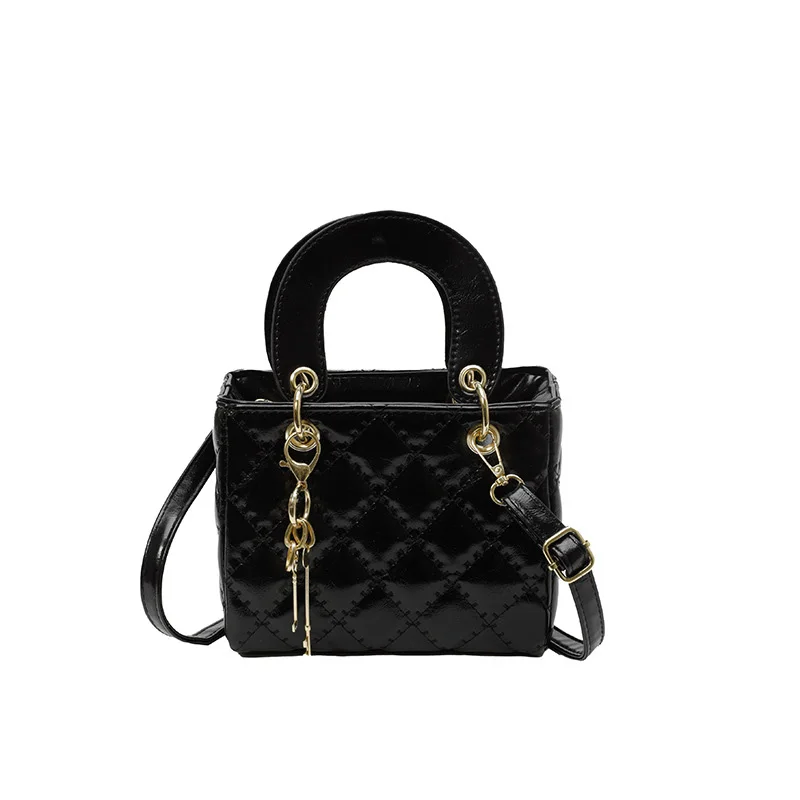 Fashionable texture diamond grid hand-held small square bag, women's bag, stylish shoulder bag, commuting crossbody bag
Fashionable texture diamond grid hand-held small square bag, women's bag, stylish shoulder bag, commuting crossbody bag
