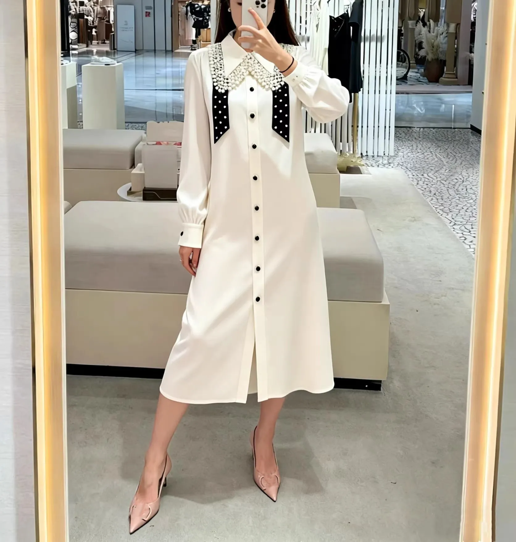 2026 Spring Elegant Ladies Beige Silk Long Dress Romantic Lace Turn Down Collar Vintage Polka Dot Ribbon Shirt Dress
2026 Spring Elegant Ladies Beige Silk Long Dress Romantic Lace Turn Down Collar Vintage Polka Dot Ribbon Shirt Dress