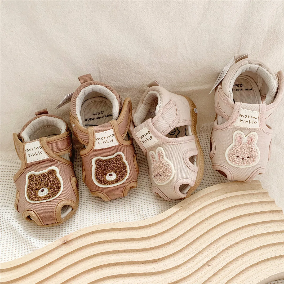 Брендовая детская обувь2025summer New Baby Girl Shoe Cartoon Sound Сандалии Детская прогулочная обувь Трендовая обувь для мальчиков Удобная детская обувь на мягкой подошве
Брендовая детская обувь2025summer New Baby Girl Shoe Cartoon Sound Сандалии Детская прогулочная обувь Трендовая обувь для мальчиков Удобная детская обувь на мягкой подошве