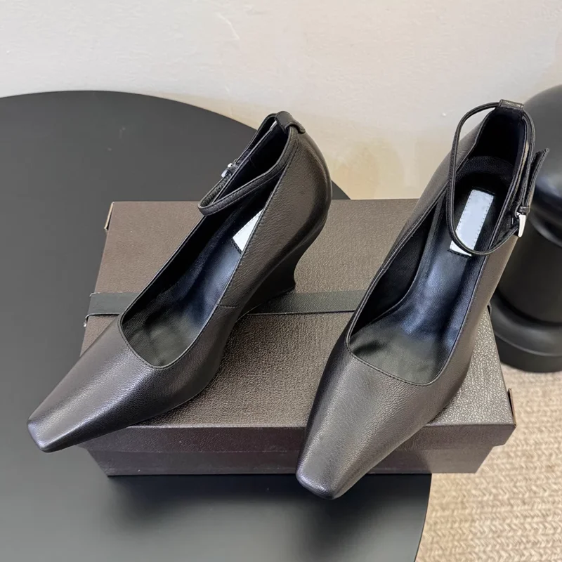 Designer Brand Minimalist Black Genuine Leather Square Toe Wedge Follow-up Shoes For Women's Shallow High-heeled Shoes
Designer Brand Minimalist Black Genuine Leather Square Toe Wedge Follow-up Shoes For Women's Shallow High-heeled Shoes