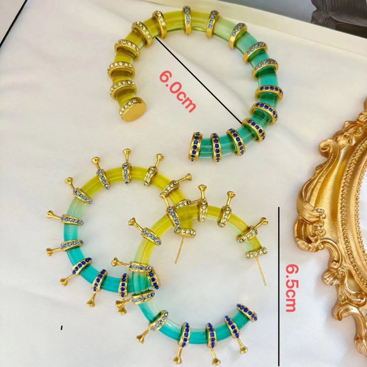 Fashion Luxury Colored Crystal C Shaped Earrings Bracelet Women Europe America Popular Designer Jewelry
Fashion Luxury Colored Crystal C Shaped Earrings Bracelet Women Europe America Popular Designer Jewelry