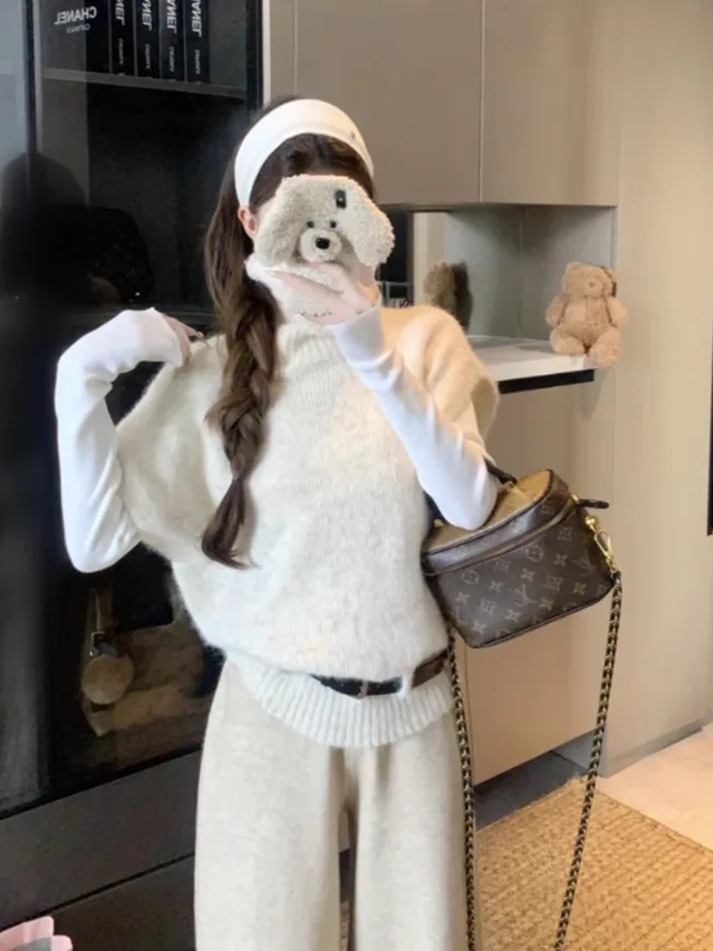 Korean Style Lazy High Collar Batwing Sleeve Knitted Cloak Sweater Women's Autumn Winter New Long Sleeve Base Shirt Top
Korean Style Lazy High Collar Batwing Sleeve Knitted Cloak Sweater Women's Autumn Winter New Long Sleeve Base Shirt Top