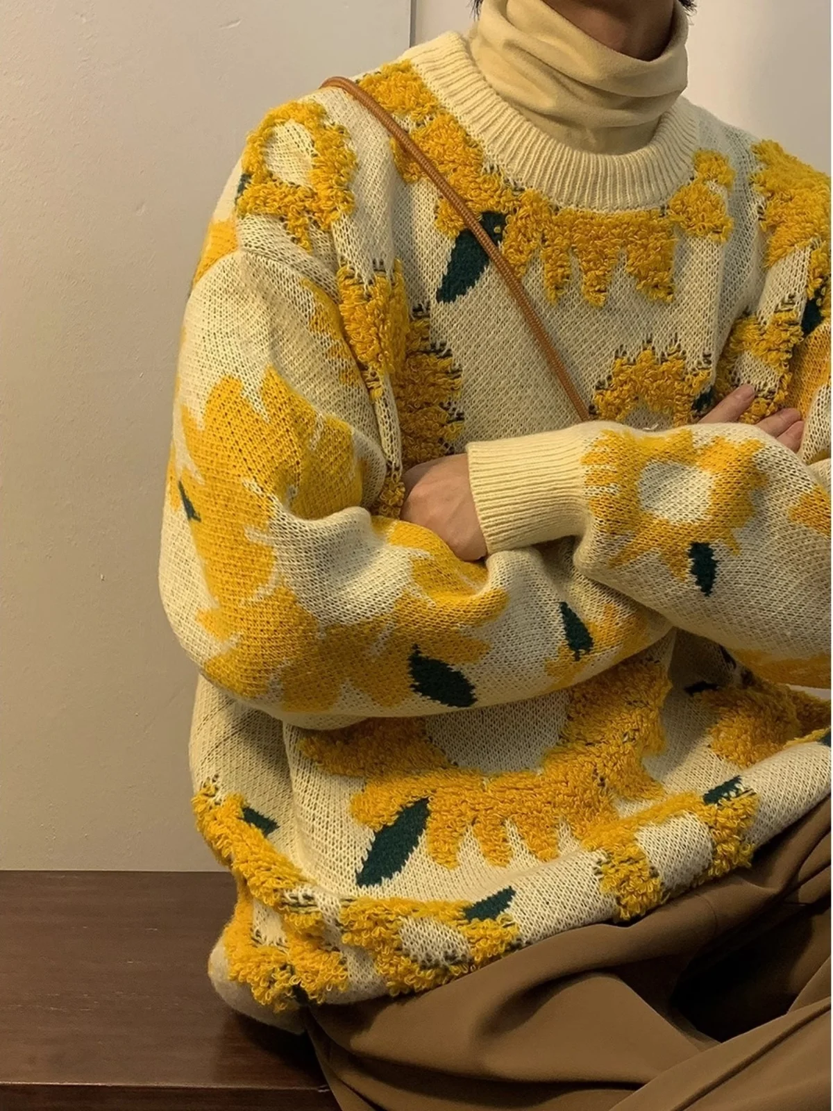 Модный вязаный свитер Laid-ba для мужчин и пар, свободный крой, с длинными рукавами, круглым вырезом, в городском стиле, зимняя одежда
Модный вязаный свитер Laid-ba для мужчин и пар, свободный крой, с длинными рукавами, круглым вырезом, в городском стиле, зимняя одежда