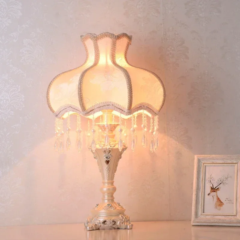 SANDYHA European Minimalist Desk Lamps Princess Bedroom Decoration Study Lighting Fixtures Living Room Fabric Lampshade Design
SANDYHA European Minimalist Desk Lamps Princess Bedroom Decoration Study Lighting Fixtures Living Room Fabric Lampshade Design