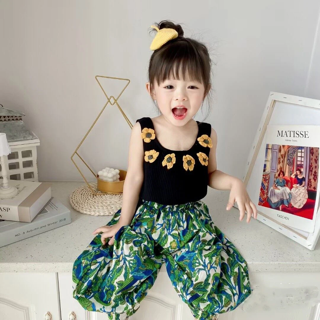Summer New Girl Suit European American Flower Stitching Vest+Cool Bloomers Anti-Mosquito Pants Girls Clothes Fashion Kids Outfit
Summer New Girl Suit European American Flower Stitching Vest+Cool Bloomers Anti-Mosquito Pants Girls Clothes Fashion Kids Outfit