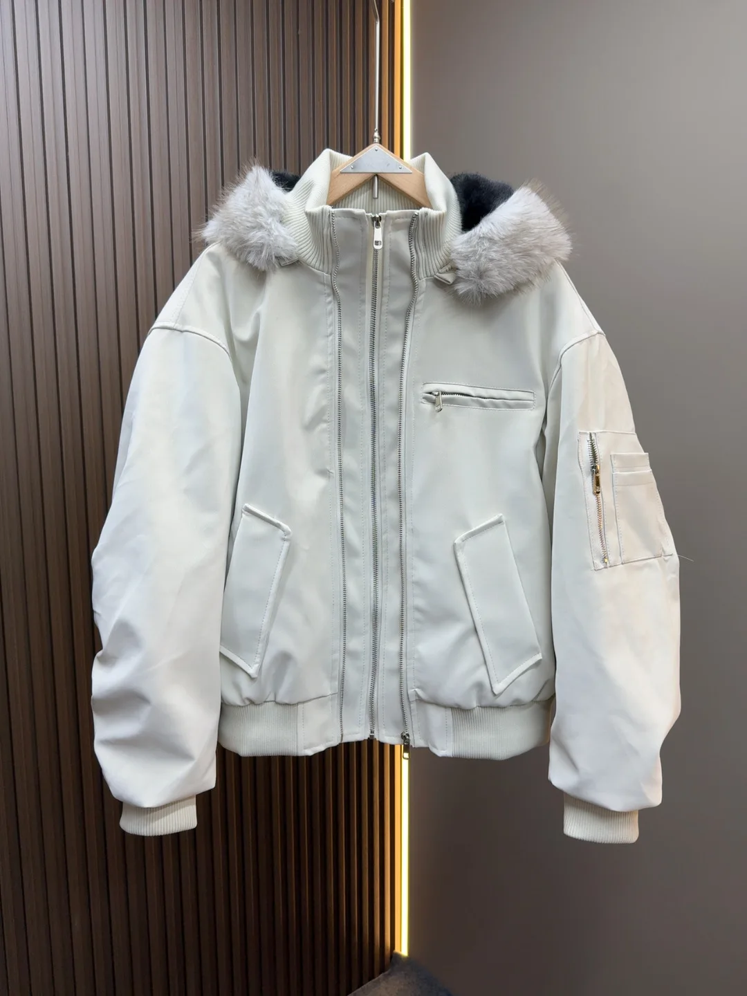 Winter Thiened Warm Fce Wa-Free Leather Surface Faionable Men's Cartoon Hooded Loose Jaet Trendy Youth Casual Coat
Winter Thiened Warm Fce Wa-Free Leather Surface Faionable Men's Cartoon Hooded Loose Jaet Trendy Youth Casual Coat